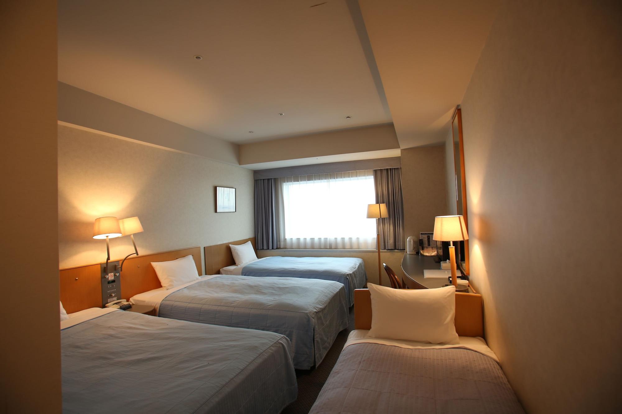 Yokohama Techno Tower Hotel Exterior photo